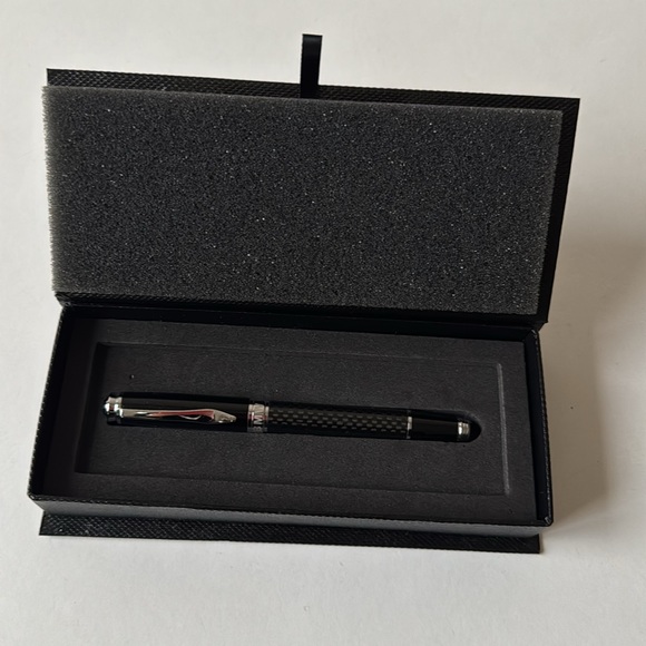 BMW LIFESTYLE Embroidered Adjustable Hat, BMW  Writing Pen & Soft Leather Bifold - Picture 8 of 12